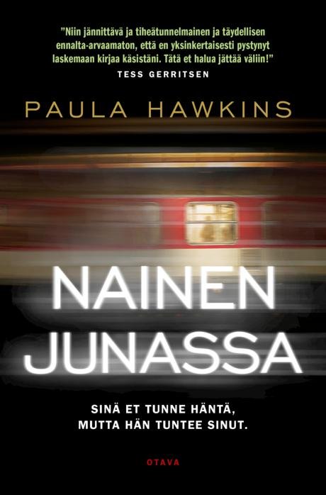 Nainen junassa tarjoaa hyvää viihdettä.